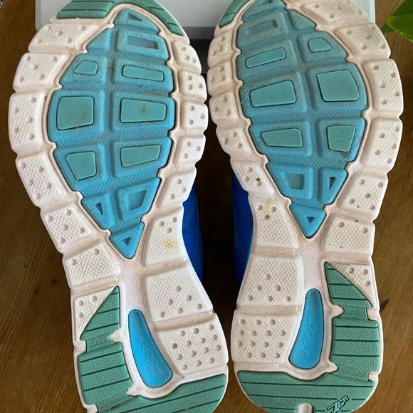 Running Shoes - Picture 3 of 3